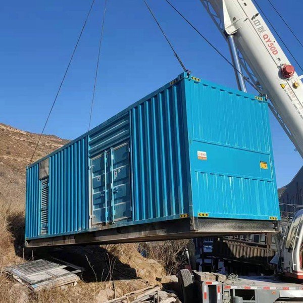 平坝发电机的发电效率受多种因素影响，主要包括以下几个方面：