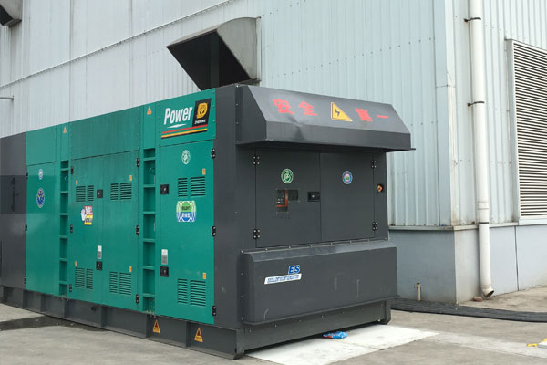 平坝燃油滤清器的更换流程是怎样的？