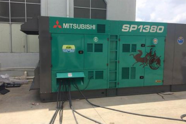 平坝为什么有些柴油发电机组的输出电压可以调节？