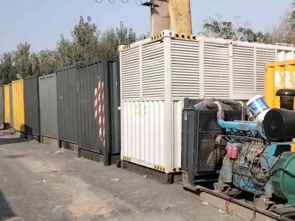 平坝200KW柴油发电机机组每小时油耗是多少？